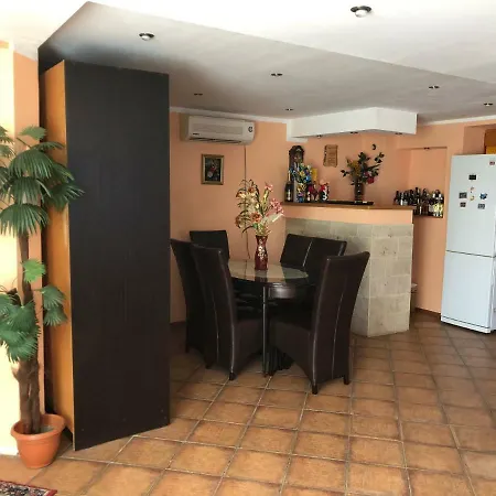 Guest house Nuti 3*